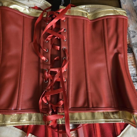 Costume - Picture 7 of 8